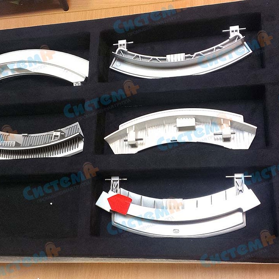 Флокированная упаковка черного цвета с ячейками для хранения деталей  Флокированная упаковка черного цвета с ячейками для хранения деталей